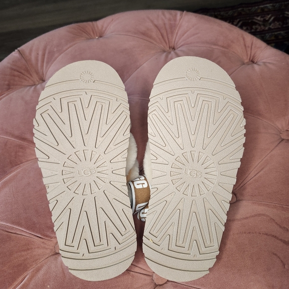 Ugg Slides - Picture 3 of 4